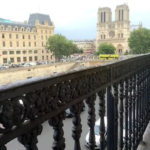 Apartment Two Bedroom Luxury - Balcony With View Of Notre Dame